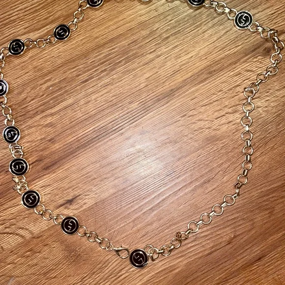 Wonderful Gucci metal belt.